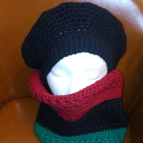 NEW Crochet Colorblock Red-Black-Green Cowl Scarf - Picture 9 of 11